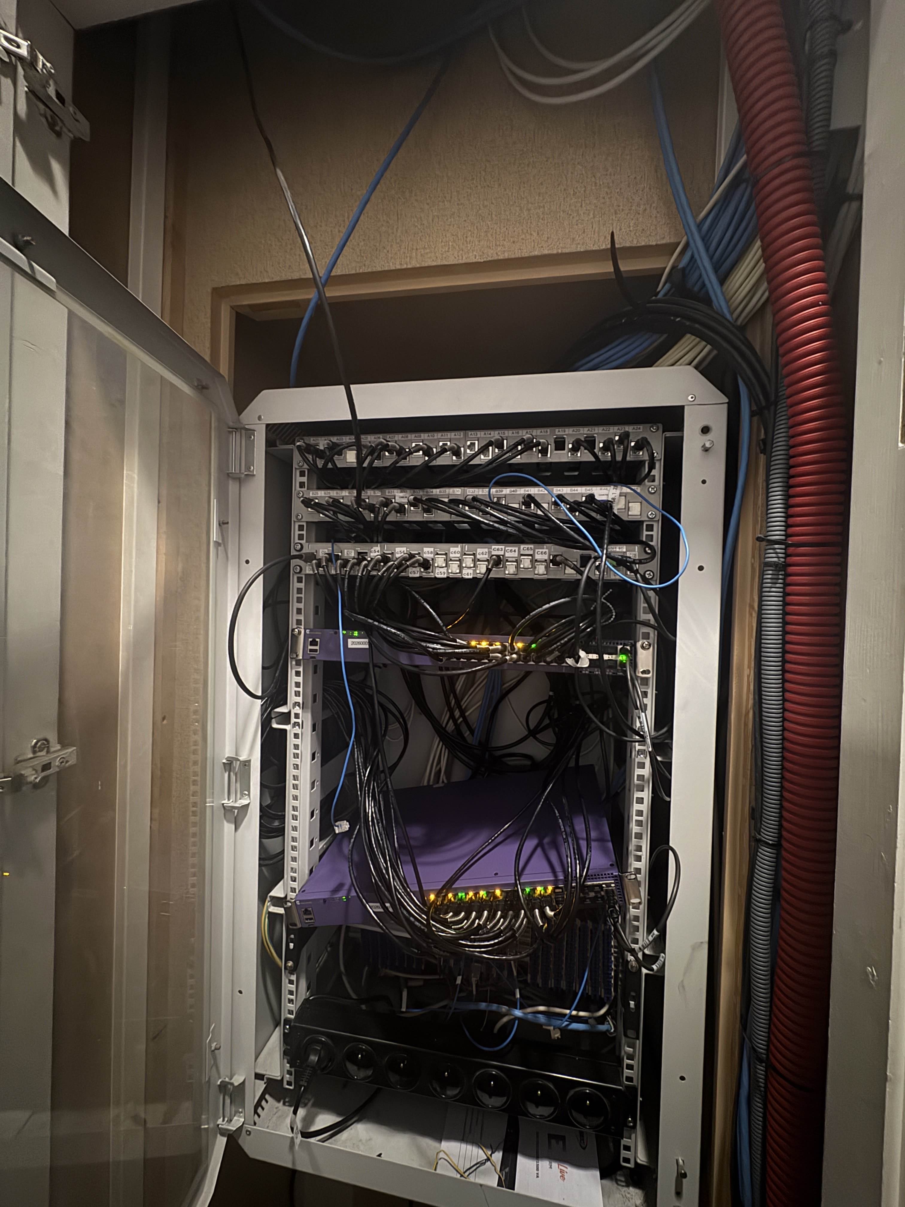 Montage du switch Extreme dans la baie - téléphones ne récupèrent pas d'IP